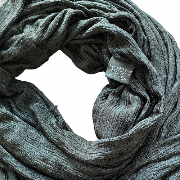 Black infinity scarf, spandex - Picture 2 of 4